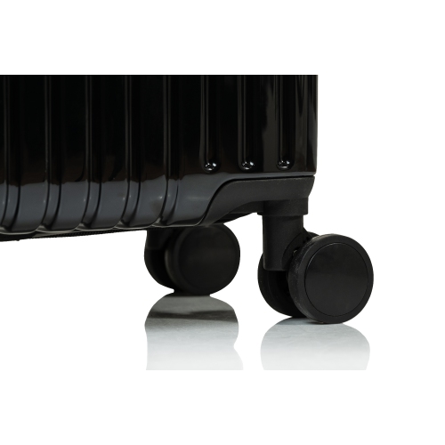 Valise de cabine rigide à roulettes pivotantes MD avec ports USB-A et USB-C.