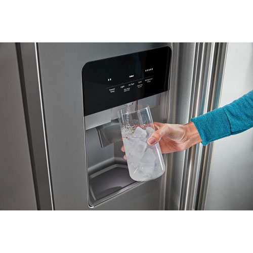 Réfrigérateur à congélateur juxtaposé 24,6 pi³ 36 po avec distributeur eau/glaçons de Maytag - Inox