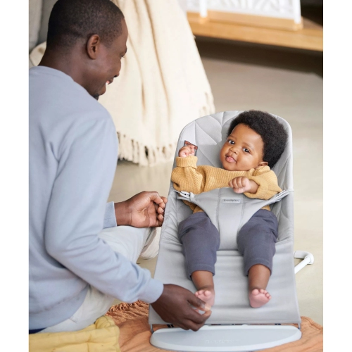 BabyBjorn Bouncer Bliss in Woven Fabric - Petal Quilt, Light Grey on Light Gray Frame