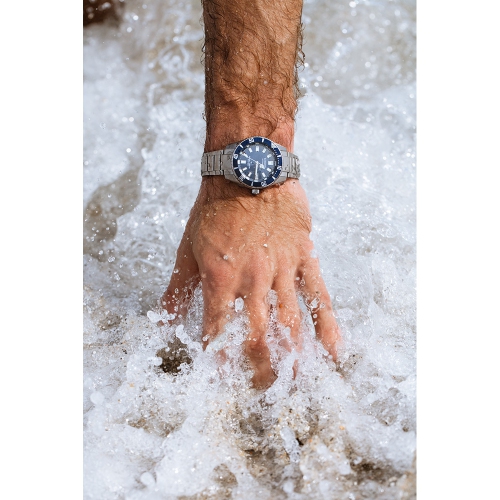 Montre automatique pour hommes Promaster Fujitsubo 41&nbsp;mm avec boîtier et bracelet en Super Titanium argenté et cadran bleu de Citizen