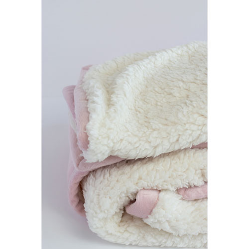 Couverture Sherpa en flanelle de Juddlies - Rose