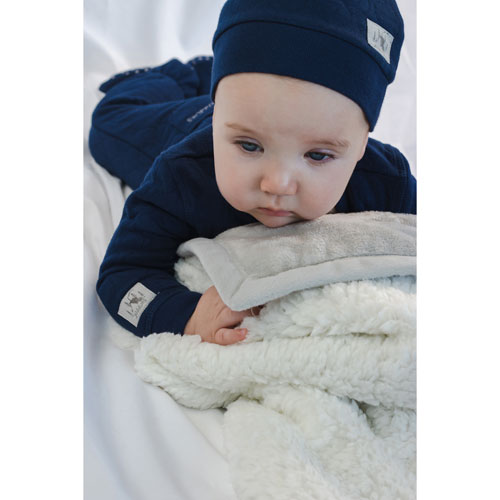 Couverture Sherpa en flanelle de Juddlies - Gris pÃ¢le