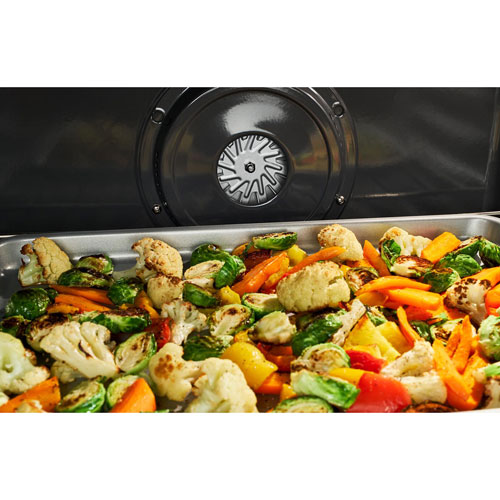 Cuisinière à induction autonome avec convection véritable et friture à l'air chaud 6,4 pi³ 30 po de Whirlpool - Acier inoxydable noir