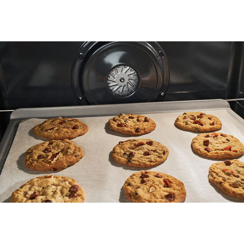 Cuisinière à induction autonome avec convection véritable et friture à l'air chaud 6,4 pi³ 30 po de Whirlpool - Acier inoxydable noir