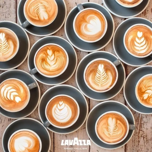 Lavazza Crema E Aroma Whole Bean Coffee Blend - Medium Roast, 1 kg Bag | Intense, Earthy Flavor with Long Lasting Crema | Non-GMO