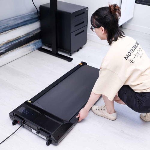 Tapis roulant avec tapis roulant/tablette d'entraînement mince et portatif sous bureau de MotionGrey pour s'entraîner cardio à la maison et au bureau