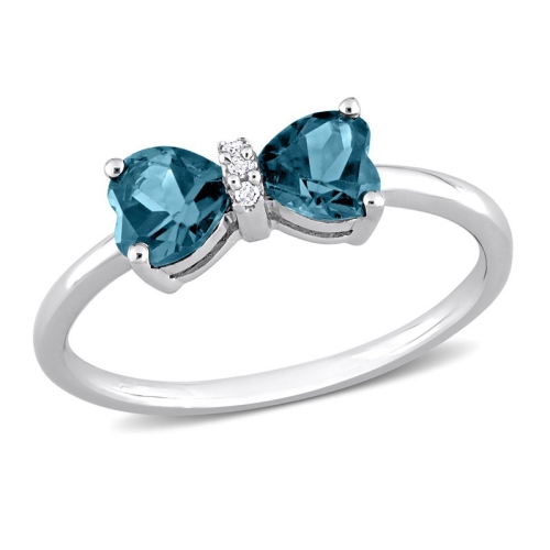 GEM AND HARMONY  1.00 Carat (Ctw) London Topaz Heart Bow Ring In 10K White Gold In Blue