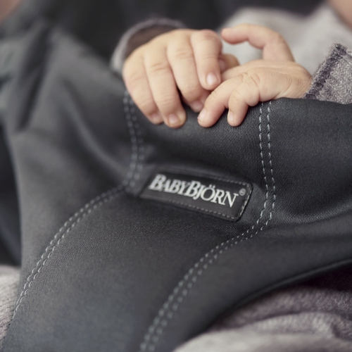 BabyBjorn Bouncer Bliss in Woven Fabric - Classic Quilt, Black on Dark Grey Frame