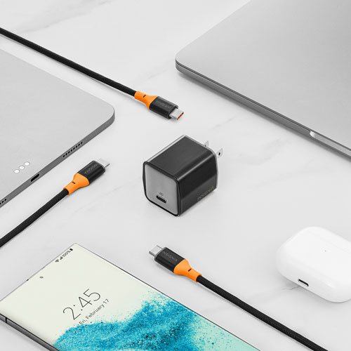 Chargeur mural USB-C PD de 45 W d'Insignia avec câble tissé USB-C de 6 pi - Exclusivité Best Buy