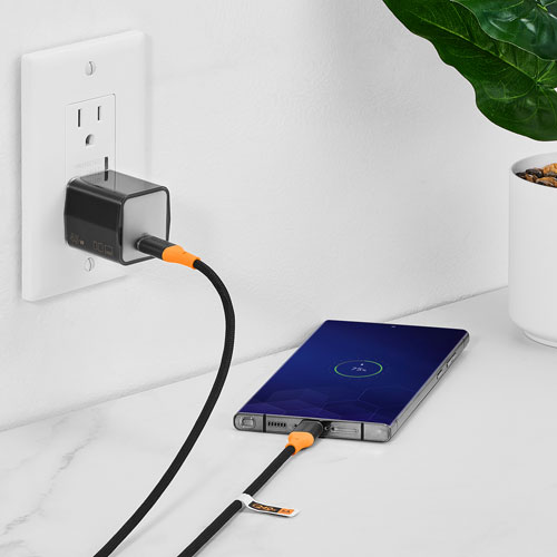 Chargeur mural USB-C PD de 45 W d'Insignia avec câble tissé USB-C de 6 pi - Exclusivité Best Buy