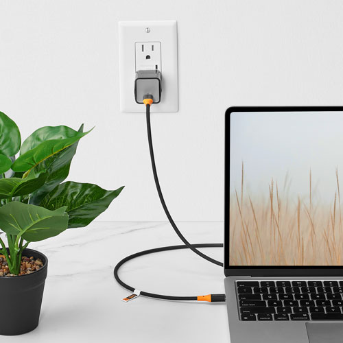 Chargeur mural USB-C PD de 45 W d'Insignia avec câble tissé USB-C de 6 pi - Exclusivité Best Buy