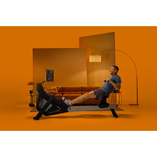 Rameur magnétique/pneumatique basé sur le jeu série Strong avec écran tactile HD de 22 po d'Aviron - Exclusivité de Best Buy