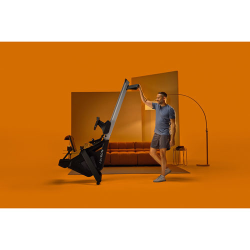 Rameur magnétique/pneumatique basé sur le jeu série Strong avec écran tactile HD de 22 po d'Aviron - Exclusivité de Best Buy