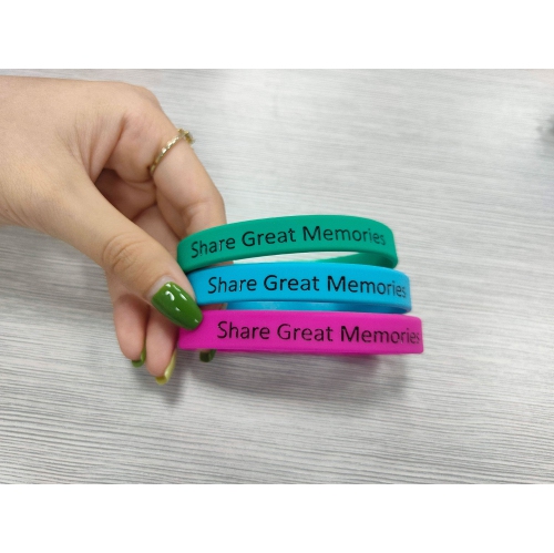 Fujifilm 400 Colour Negative 35mm 36 Exposures Film Plus a Bonus Silicone Wristband