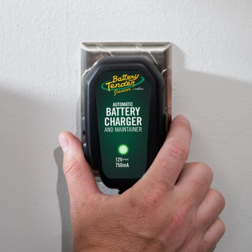 Battery Tender Junior 12V, 750mA Battery Charger and Maintainer - 021-0123-CA