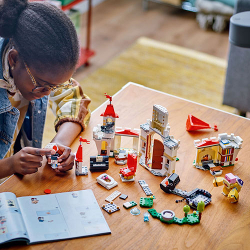 LEGO Super Mario: Battle with Roy at Peach’s Castle - 738 Pieces