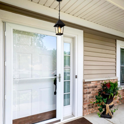 Modern Farmhouse Black Metal Outdoor Hanging Lights, 1-Light Classic Outdoor Pendant Light with Seeded Glass Shade