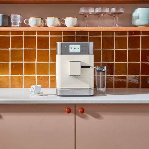 Machine à espresso automatique KES8557 de KitchenAid avec moulin à café et mousseur à lait automatique - Blanc porcelaine