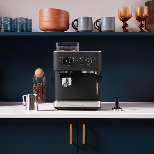 Machine à espresso semi-automatique avec moulin à café de KitchenAid - Noir fonte