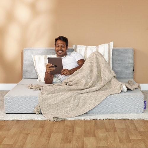 Matelas et sofa pliants en mousse à mémoire PolyCouch de Polysleep – pour invités, sous-sols, dortoirs de collège, salon ou chambre d'enfant – Gris,