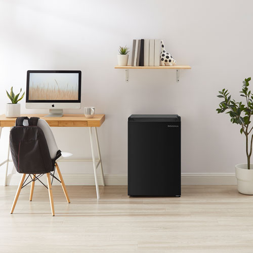 Réfrigérateur de bar compact à porte réversible 2,5 pi³ d'Insignia - Noir - Exclusivité de Best Buy