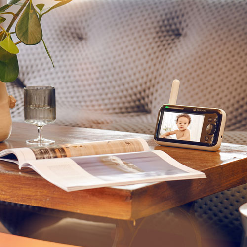 Motorola 5" Wi-Fi Motorized Smart Monitor - Double Camera - White