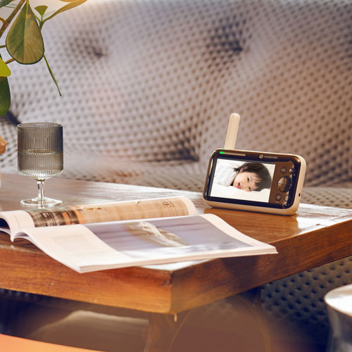 Motorola 5" Wi-Fi HD Motorized Smart Monitor - White