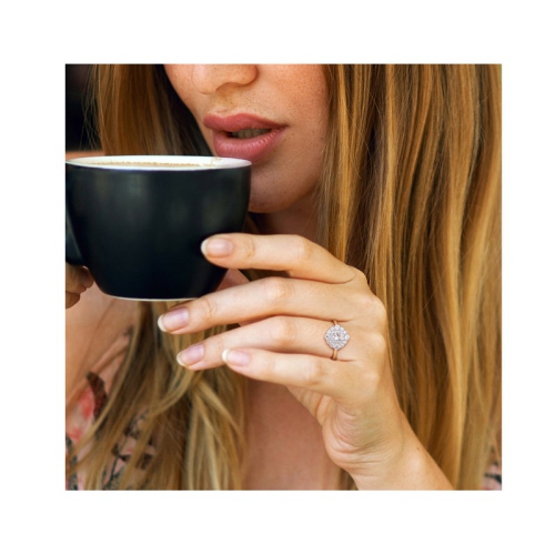 Bague de fiançailles en or jaune 10K ct avec moissanite en grappe créée en laboratoire d'0,98 carat