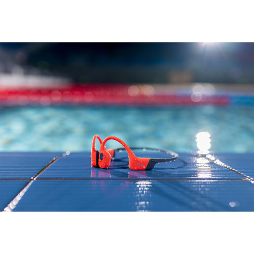 Écouteurs Bluetooth étanches à oreilles libres et à conduction osseuse OpenSwim Pro de Shokz - Rouge