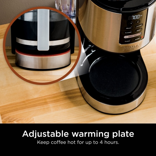 Cafetière programmable 14 tasses DCM200C XL de Ninja, carafe en verre 14 tasses, filtre permanent, acier inoxydable, argenté