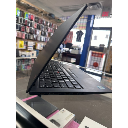 Refurbished - Lenovo Thinkpad X1 Carbon 7th Gen 14" Touchscreen Laptop - Intel Core i7-8650U (8th Gen) - 256GB SSD - 16GB RAM - Windows 11 Pro