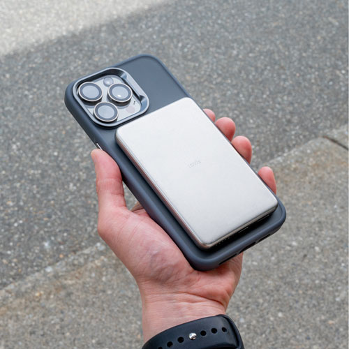 Chargeur portable 20 W 5000 mAh PD Piston Power MagSlim de LOGiiX avec MagSafe - Titane