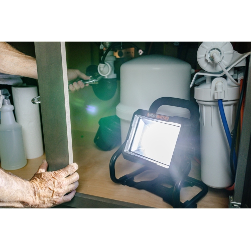 Lampe de travail sans fil à DEL WORX WX026 L.9 Nitro 20 V