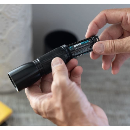 (4) piles rechargeables intelligentes USB AAA avec câble de chargement 4-en-1