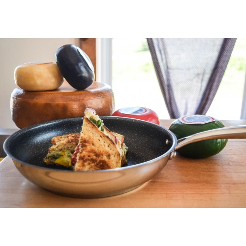 Poêle à frire antiadhésive 24&nbsp;cm de 9,5 po en acier inoxydable Accolade de Meyer fabriquée au Canada