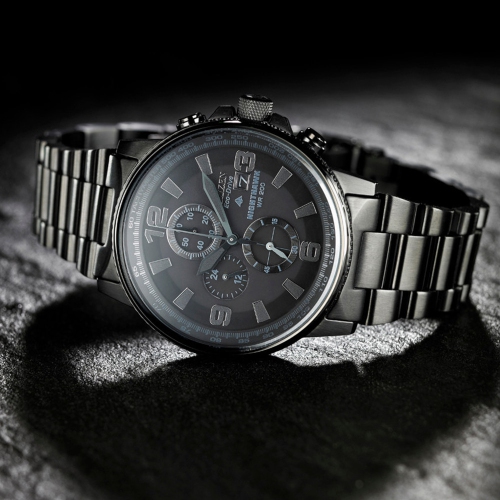 Montre pour hommes Nighthawk japonaise Eco-Drive 42 mm de Citizen avec boîtier et bracelet en inox noir et cadran noir