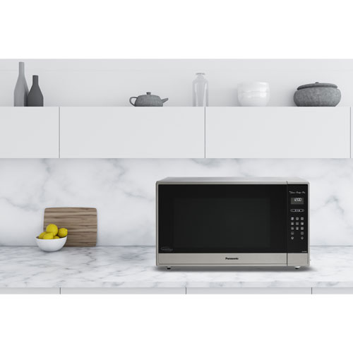 Four à micro-ondes Inverter cyclonique de 2,2 pi³ Genius Prestige Plus de Panasonic - Acier inoxydable