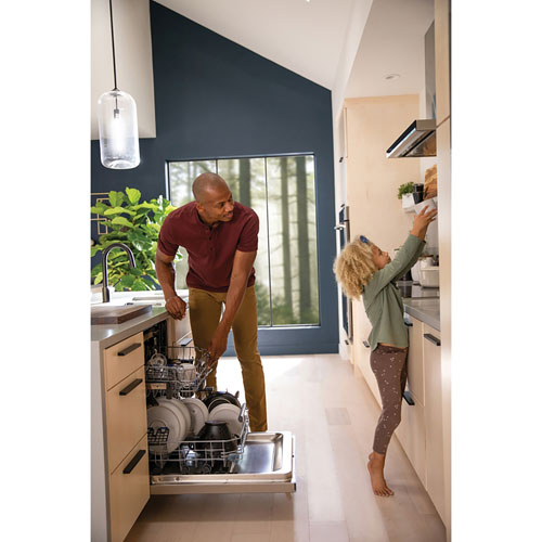 Lave-vaisselle encastrable 24 po 45dB avec cuve acier inox et 3e panier d'Electrolux - Acier inox