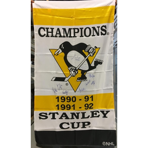 Bannière de 36 x 60 signée par l'équipe de 9 joueurs de la Coupe Stanley signée par les Penguins de Pittsburgh