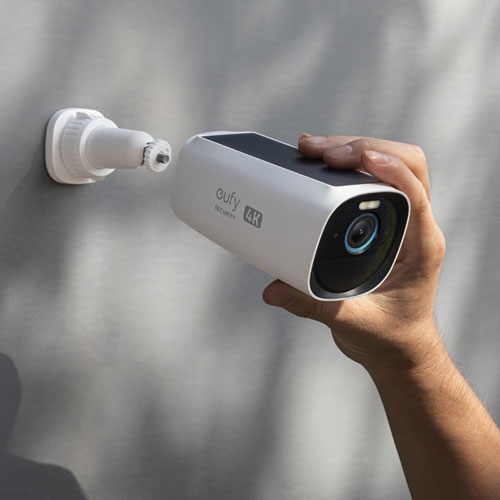 Boîte ouverte - caméra de surveillance extérieure sans fil Ultra HD 4K eufyCam 3 d'eufy avec panneau solaire - Ensemble de 3