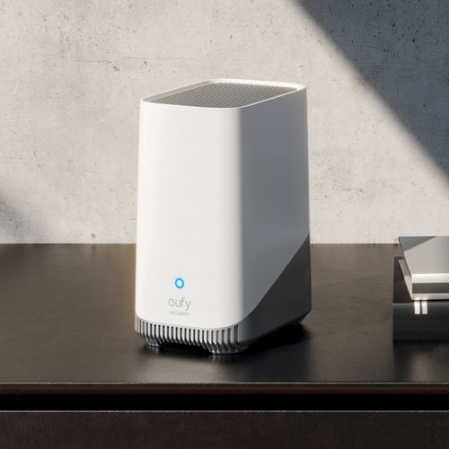 Boîte ouverte - caméra de surveillance extérieure sans fil Ultra HD 4K eufyCam 3 d'eufy avec panneau solaire - Ensemble de 3