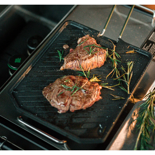 Poêle à frire antiadhésive en aluminium et en poly Oil pour les steaks et les apiculs