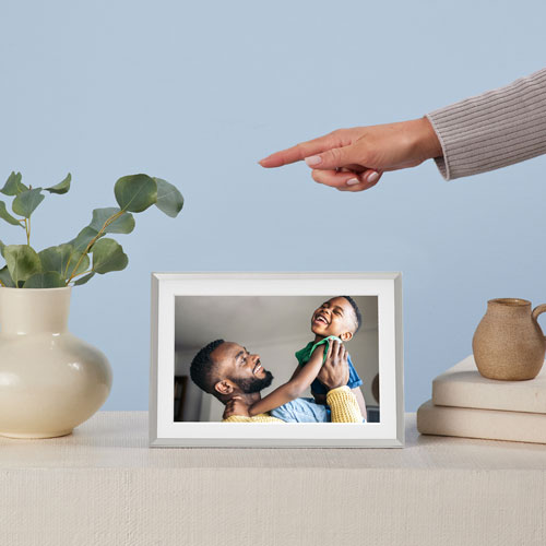 Cadre photo numérique Wi-Fi de 10,1 po Carver Mat Clay d'Aura - Blanc