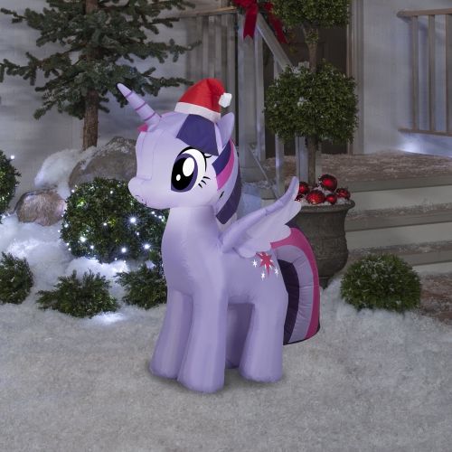 Jouet gonflable Christmas My Little Pony de GEMMY INDUSTRIES Airblown MD - Twilight Sparkle avec chapeau de père Noël SM MC et © 2024 Hasbro.