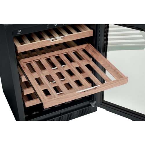 Refroidisseur à vin de dessous de comptoir 24 po d'Electrolux avec capacité de 41 bouteilles - Acier inoxydable