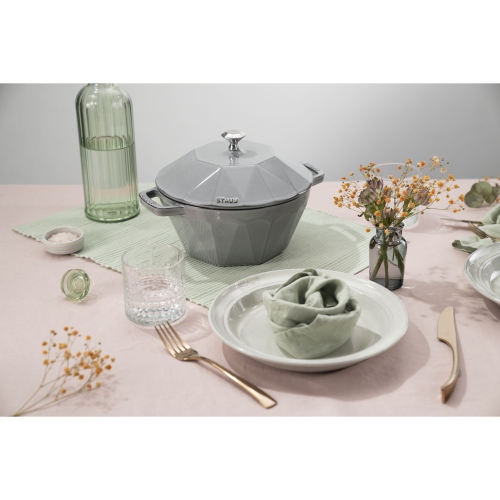 STAUB La Cocotte 2.8 L Cast Iron Round Cocotte Diamond, Graphite-Grey