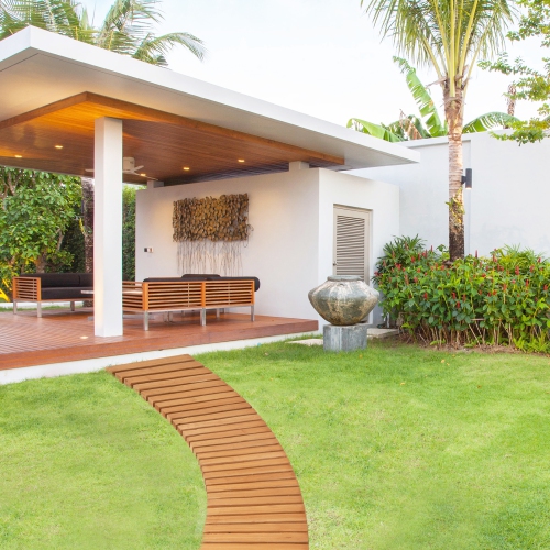 Costway 7 FT Wooden Garden Pathway with Anti-slip Surface Metal Wires with Plastic Sheath