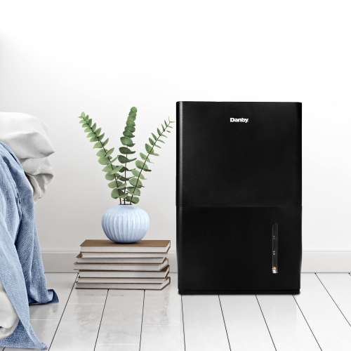 Déshumidificateur 50 chopines avec pompe et Wi-Fi DDR050CBLPMBDB-RF de Danby - Noir mat - Remis à neuf