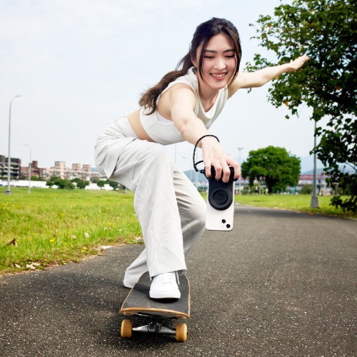 ADAM Elements SELFIE Shot - Magnetic Hand Grip with Power Bank