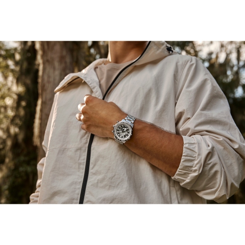 Montre pour hommes Eco-Drive Promaster Geo Trekker 46 mm de Citizen avec boîtier et bracelet en acier inoxydable argenté et cadran gris